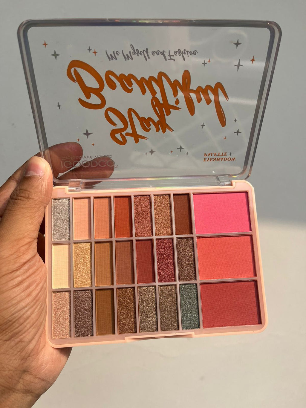 IGOODCO Stay Beautiful Makeup Palette – 21 Eyeshadow & 3 Blush