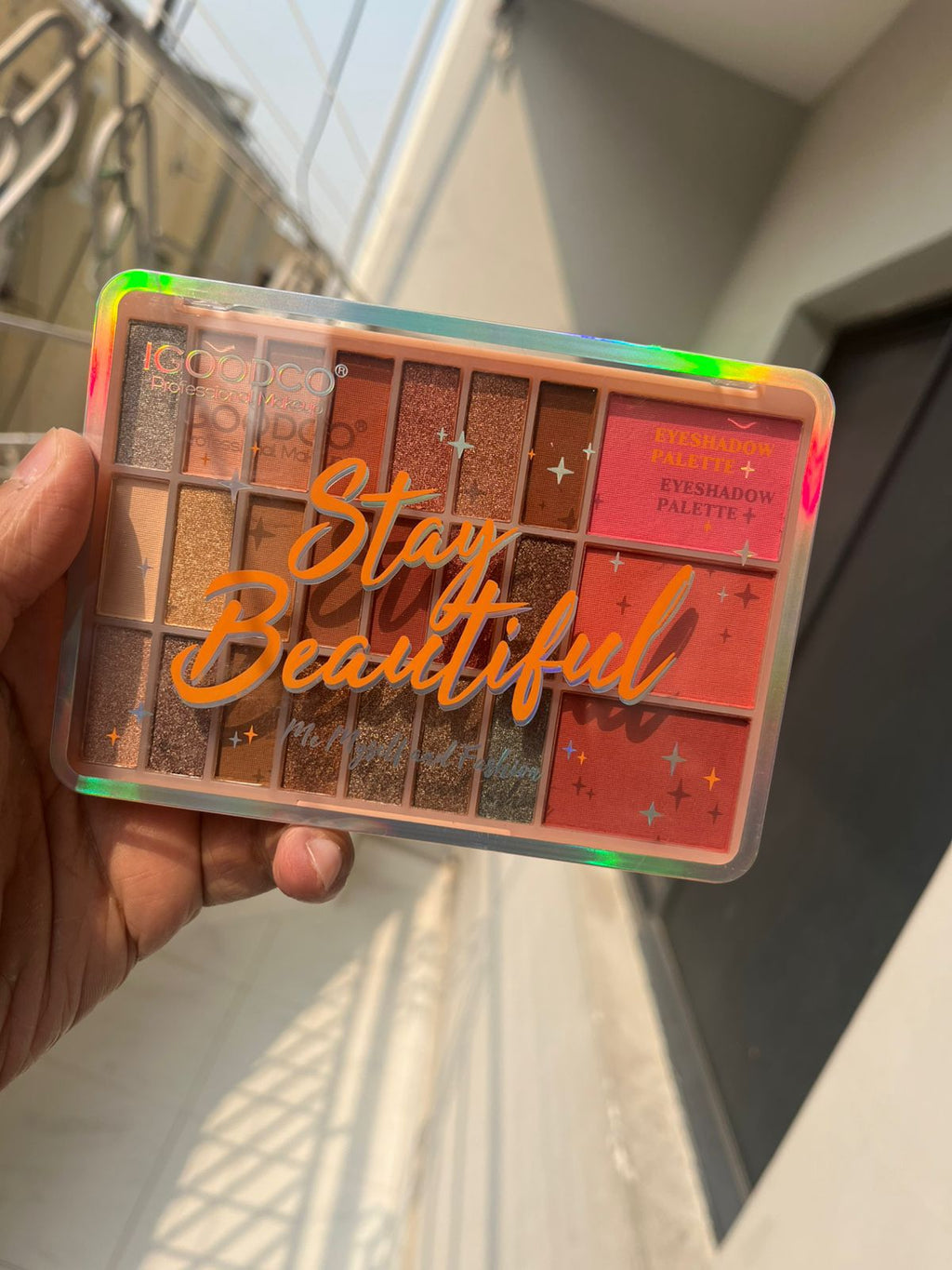 IGOODCO Stay Beautiful Makeup Palette – 21 Eyeshadow & 3 Blush