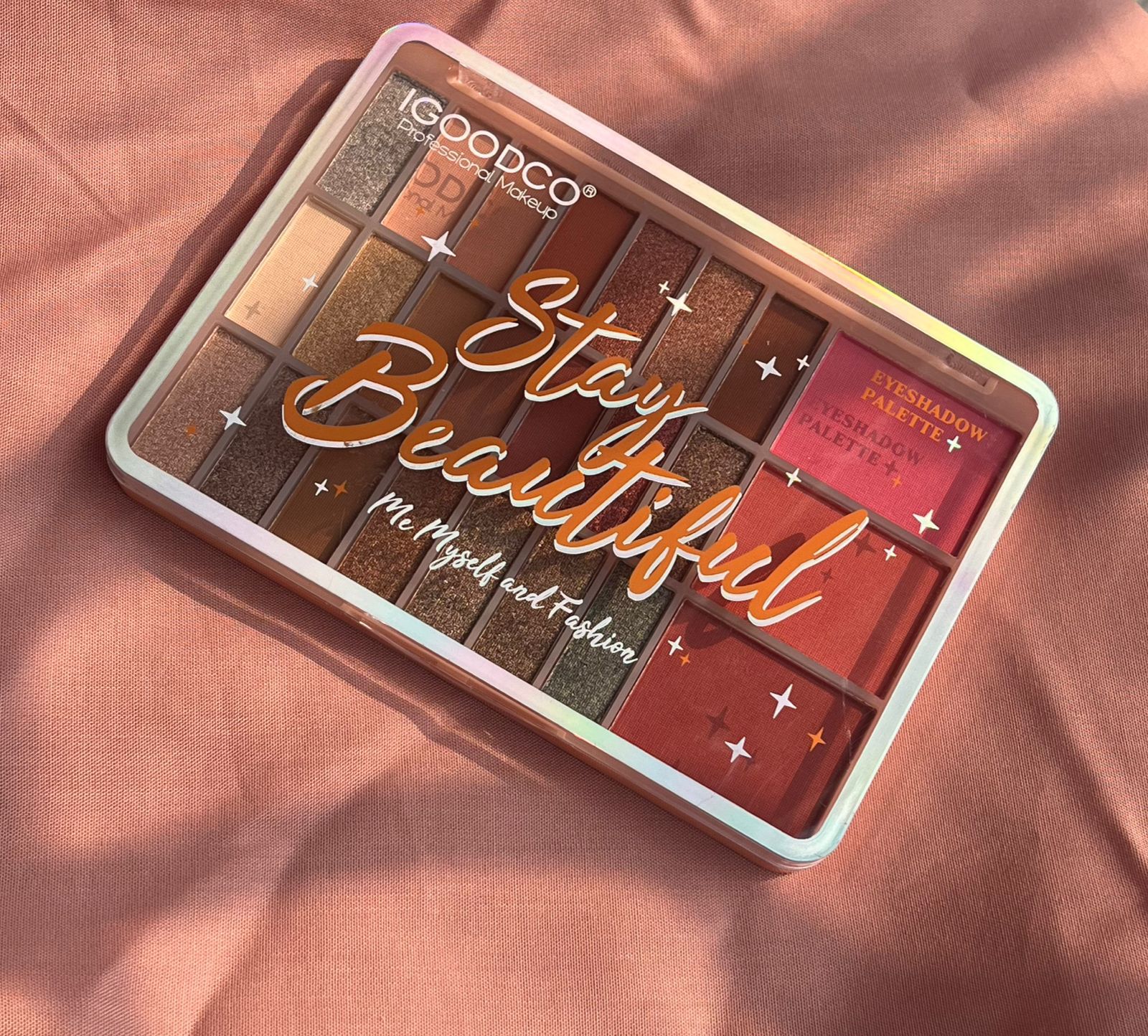 IGOODCO Stay Beautiful Makeup Palette – 21 Eyeshadow & 3 Blush