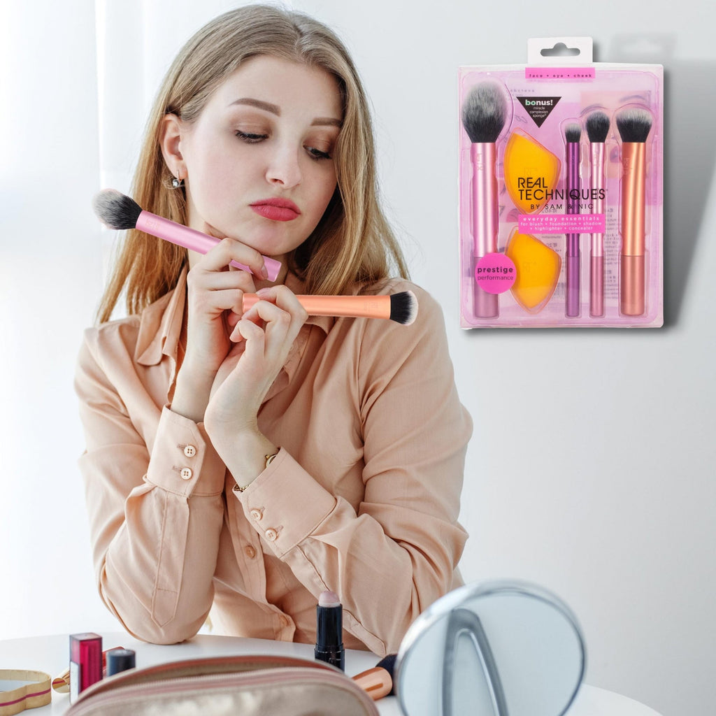 Real Techniques Everyday Essentials Makeup Brush Set & Sponge – 5PC